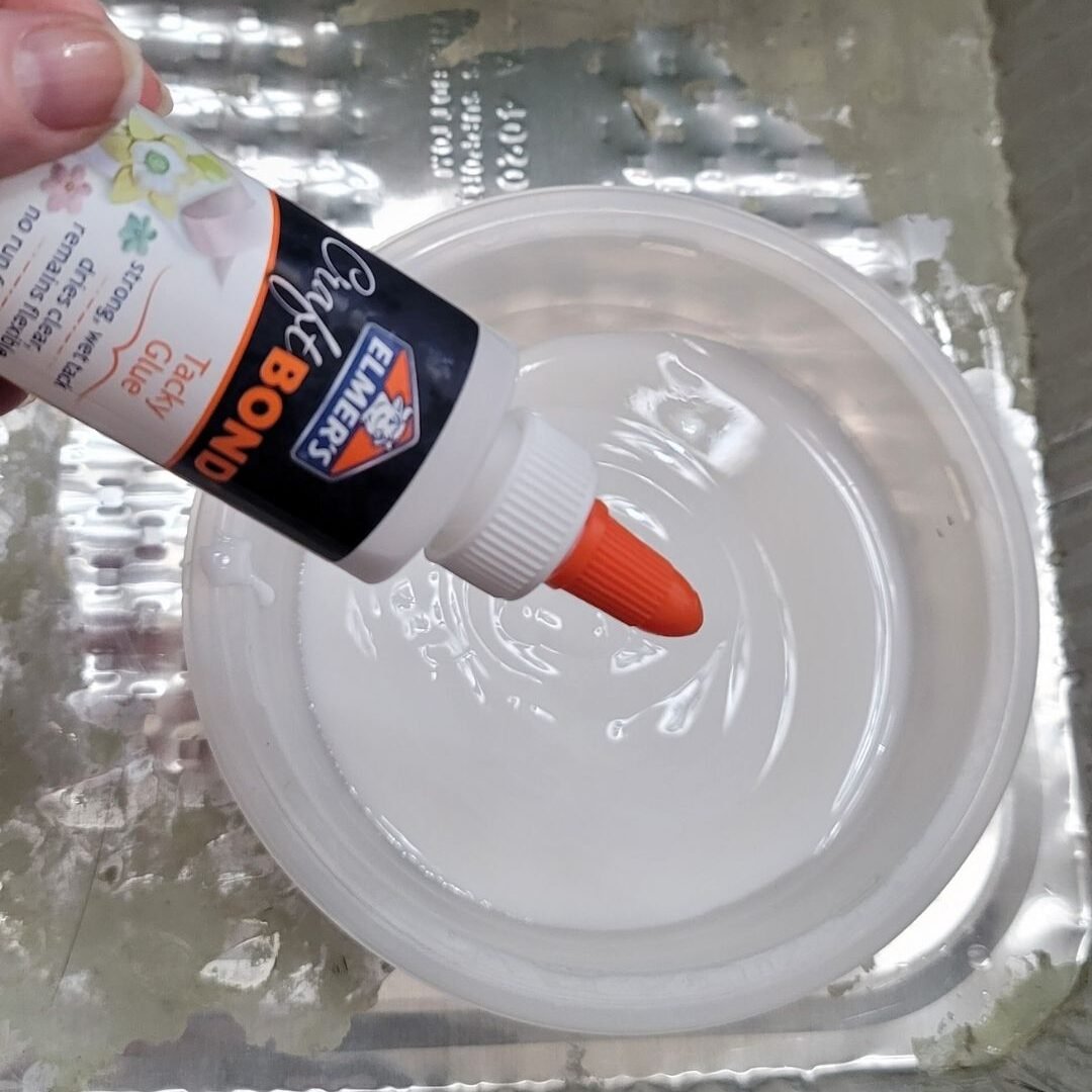 add glue to a container for dipping